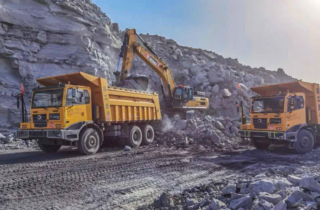 百車軍團(tuán)戰(zhàn)蒙西！徐工XG90引領(lǐng)礦山開采新紀(jì)元